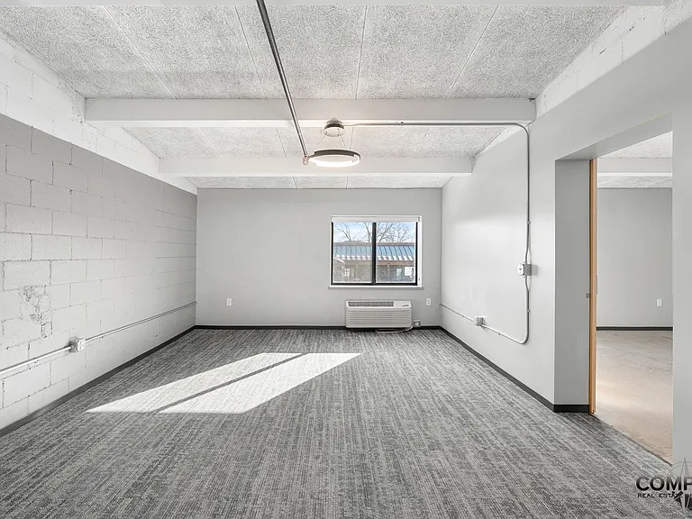 The Howard Apartments — Photo 44