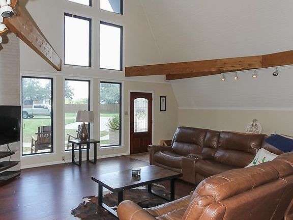 4th image of 5843 Odemac Dr