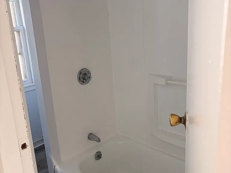 75 Pinehurst Ave #2E — Photo 10