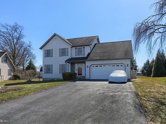 3rd image of 60 Norfolk Ln