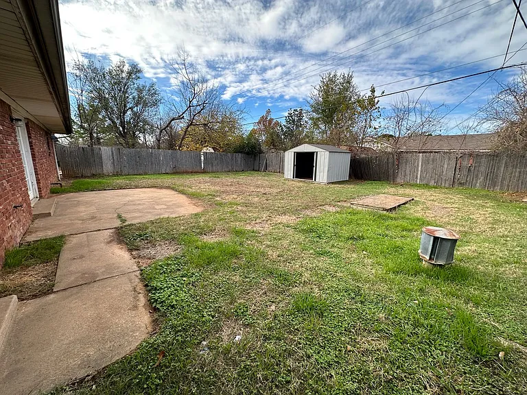 621 Lotus Ave — Photo 32