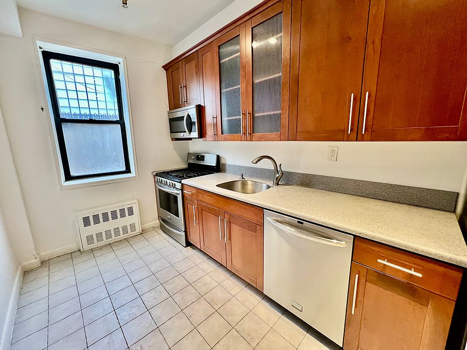 1st image of 2546 E 13th St APT L18