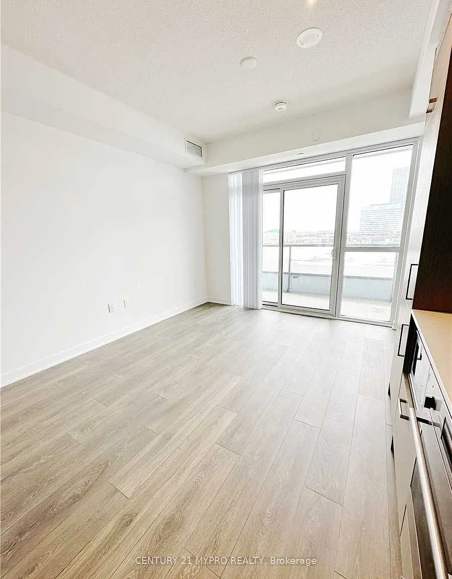 Studio, $1,725 — Photo 4