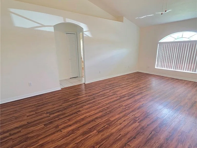 216 Chicago Way NE — Photo 4