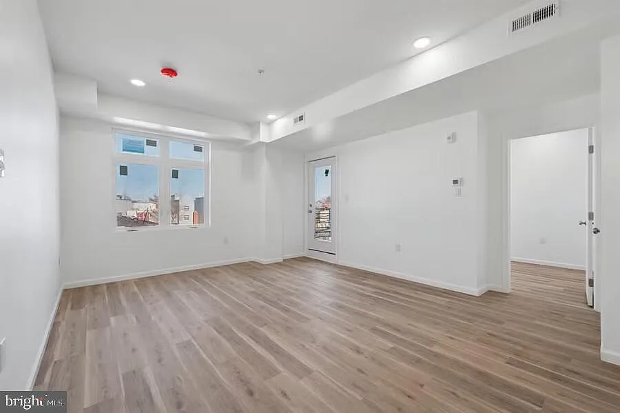 2 bed, 1.0 bath, 950 sqft, $1,695 — Photo 3