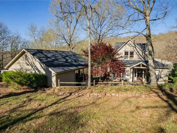 2447 N Fox Trl, Fayetteville, AR 72703