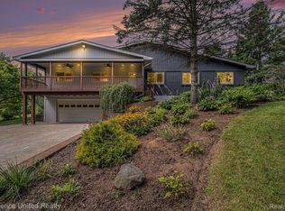 2094 Hunter Rd, Brighton, MI 48114