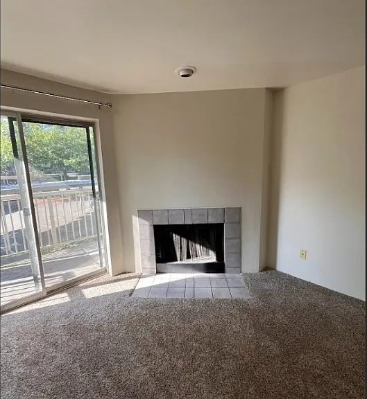 975 Aberdeen Ave NE #F305 — Photo 2