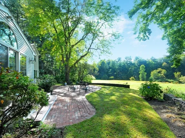 308 Musterfield Rd, Concord, MA 01742