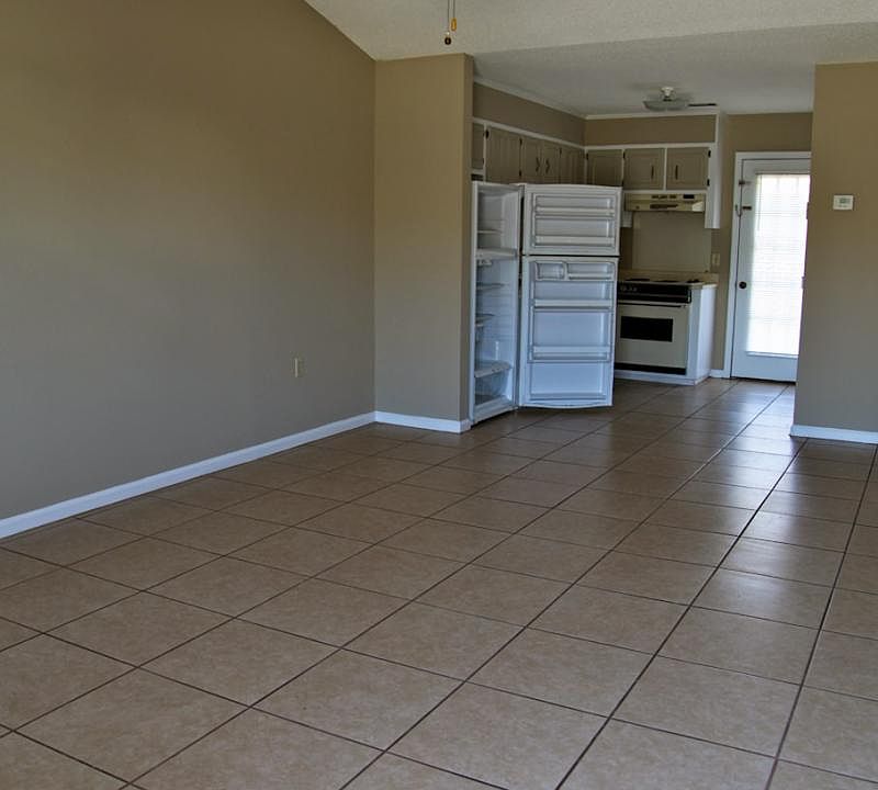 1st image of 140 Lanier Dr #4