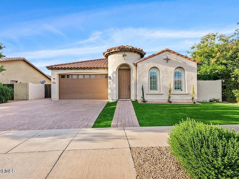 22218 E Cherrywood Dr — Photo 2