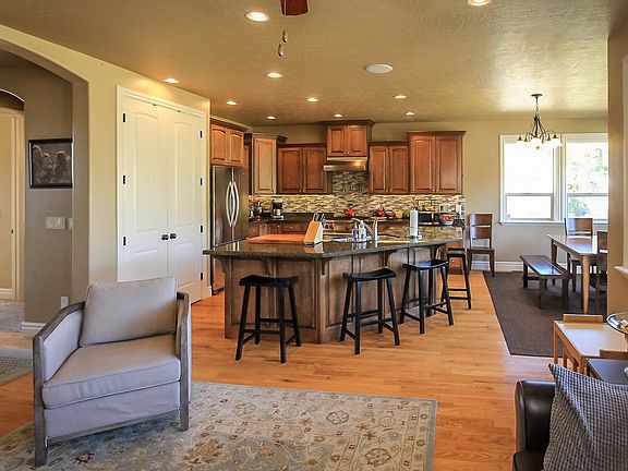 4th image of 5809 S Blue Flax Ln