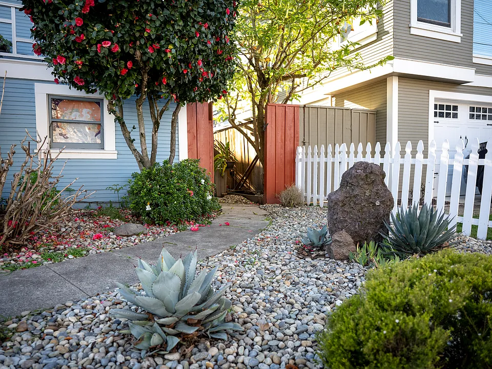 1605 Main St