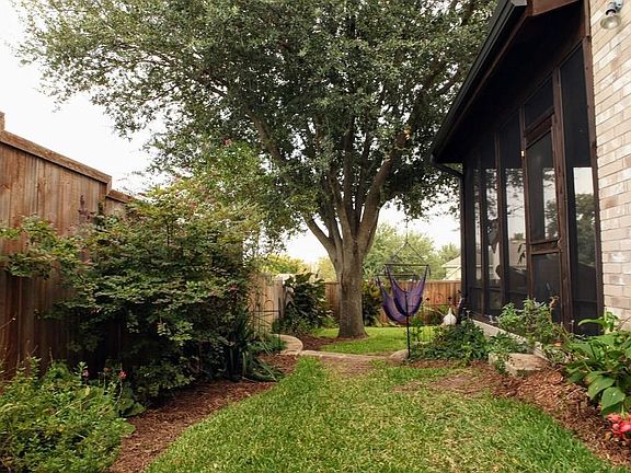 2nd image of 2715 Parkside Ln
