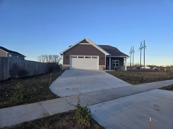 2414 Whispering Wind Ln, Green Bay, WI 54303