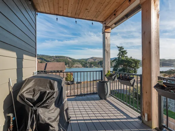 1495 NE Lake Dr, Lincoln City, OR 97367