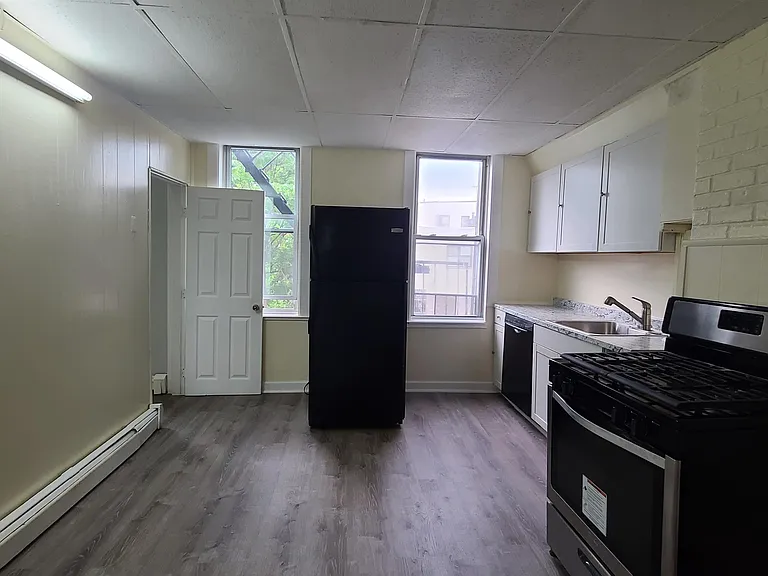 302 Summit Ave #1 — Photo 5