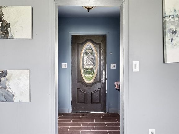 5th image of 130 Pleasant Ave
