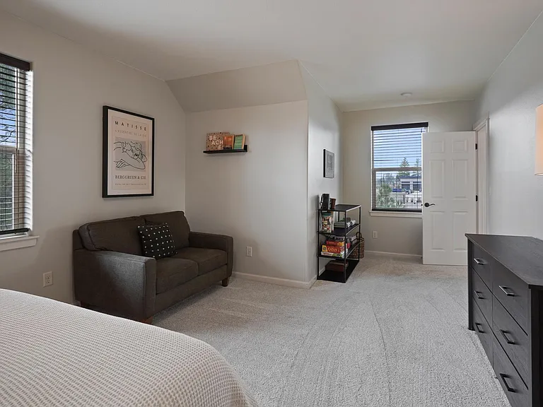 662 NW Mount Washington Dr — Photo 23