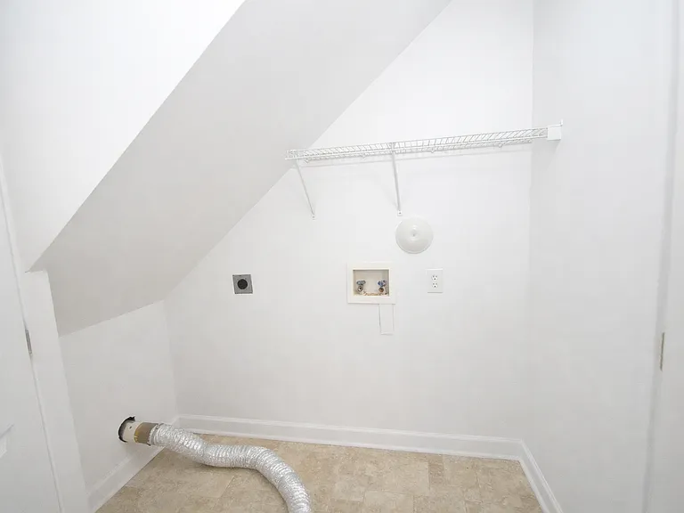 3319 Philmont Dr — Photo 13