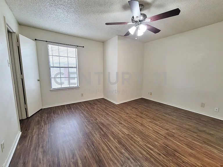 929 W Hickory St #A-8 — Photo 10