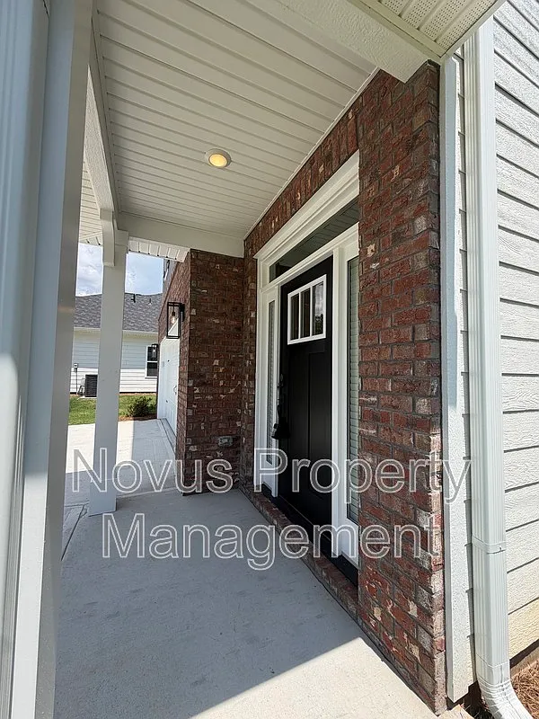 4 bed, 2.5 bath, 2121 sqft, $2,395 — Photo 3