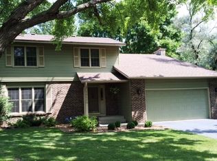 12430 Porcupine Ct, Eden Prairie, MN 55344