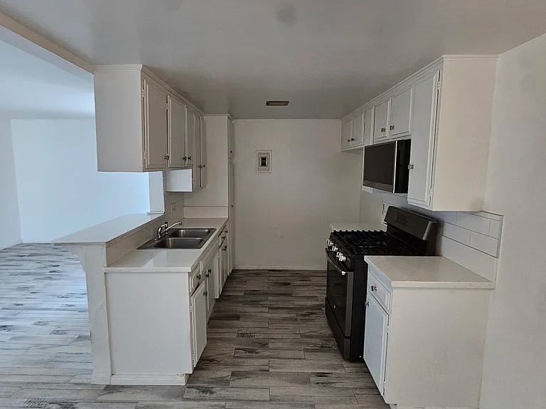 409 E Cedar Ave — Photo 4