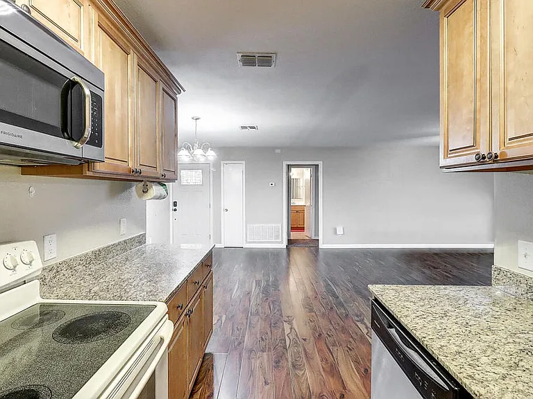 1011 Ennis Joslin 234 — Photo 27