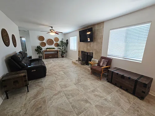 1525 Dakota Ln Photo 1