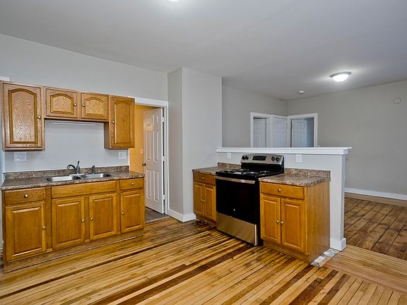 4th image of 202 Oakland St