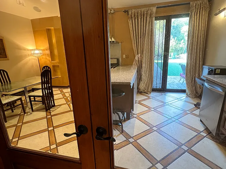 Hackamore Ln — Photo 17