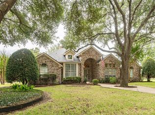 106 Hummingbird Ln, Red Oak, TX 75154
