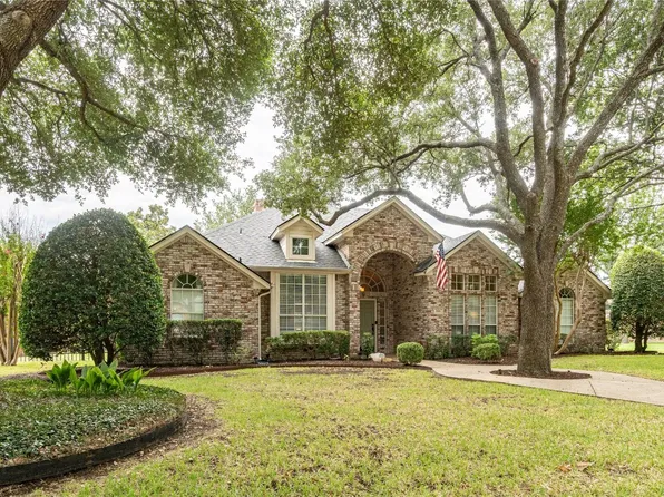 106 Hummingbird Ln, Red Oak, TX 75154