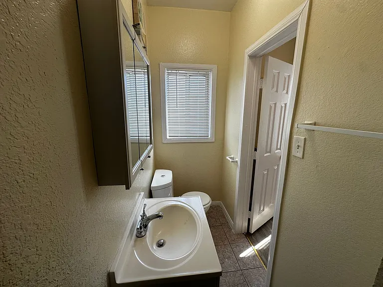 Soto Rose Apartments — Photo 56