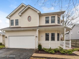 933 E Crest Ave, Addison, IL 60101