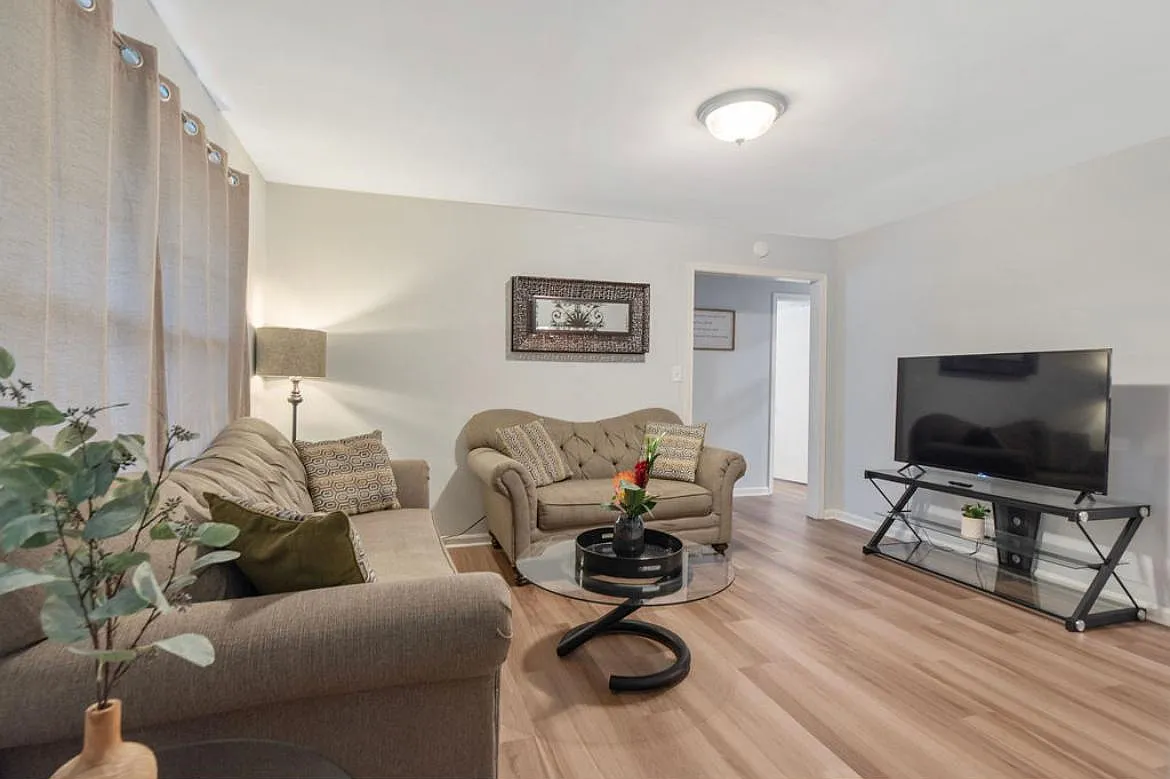 2316 Sierra Dr — Photo 3