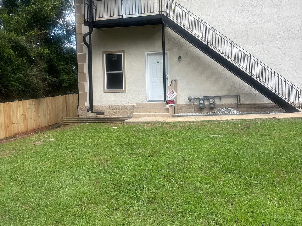 51 Mullis St #B