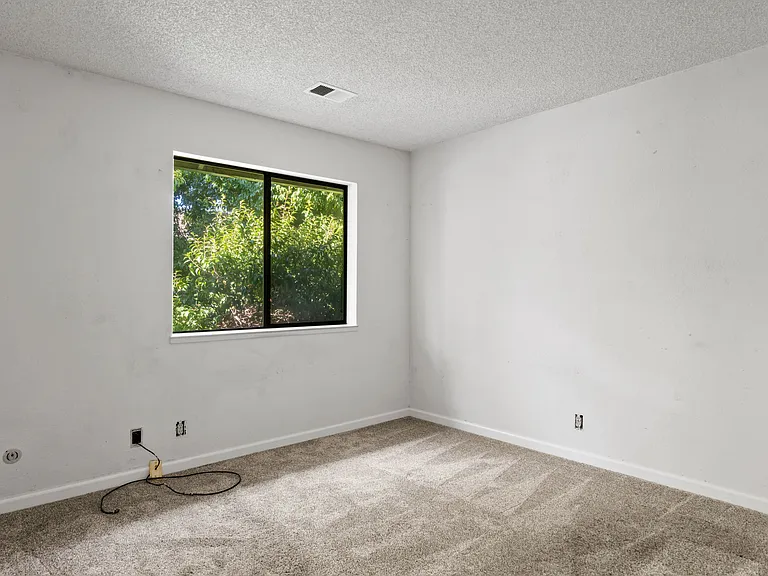 448 Lilac Ct — Photo 21