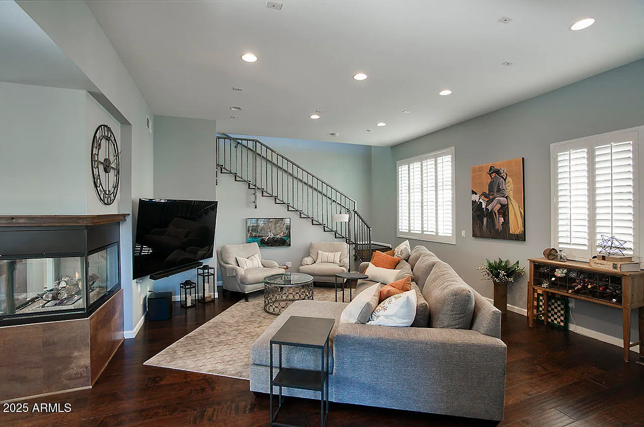 2 bed, 2.5 bath, 2184 sqft, $5,000 — Photo 3