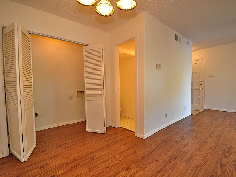 Lakehill Townhomes — Photo 13