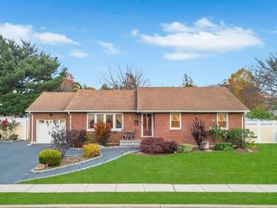83 Elm Drive, Farmingdale, NY, 11735