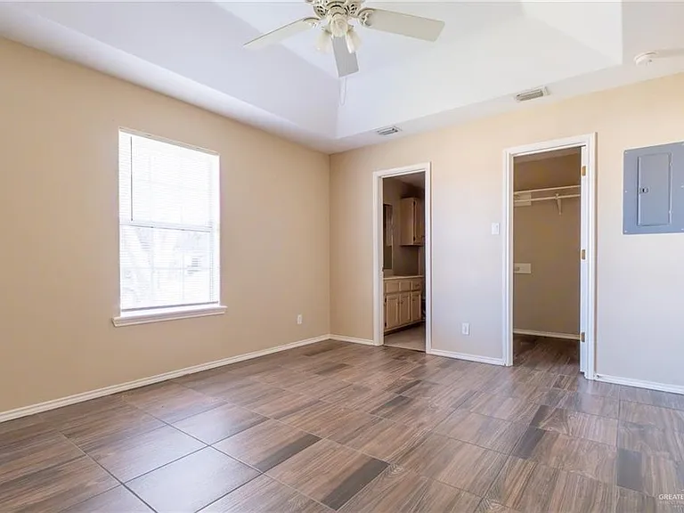 703 N Agate St #C — Photo 16