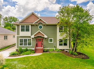 122 S Grant St, Westmont, IL
