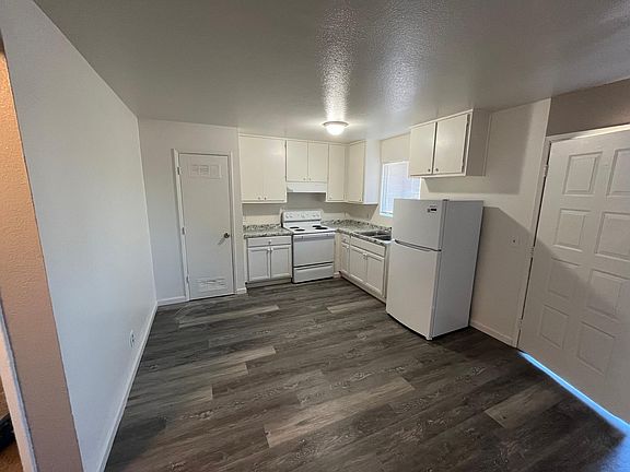 3rd image of 5592 Arboga Rd APT A