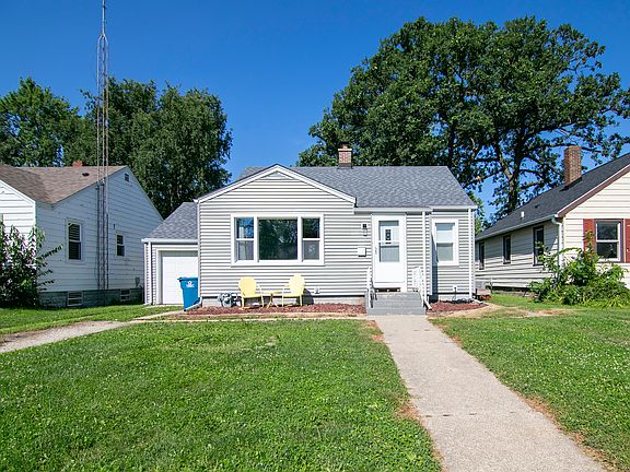2nd image of 1391 Circle Dr NE