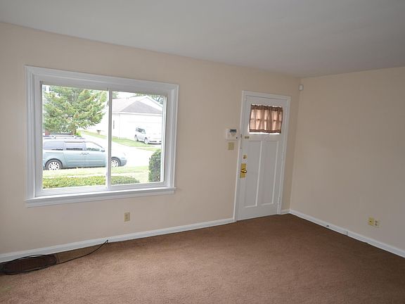 5th image of 1055 Roosevelt Ave