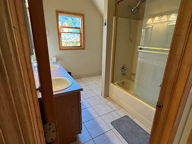 358 Peterson Dr — Photo 16