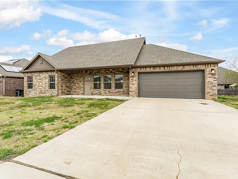 582 Quartz Way — Photo 2