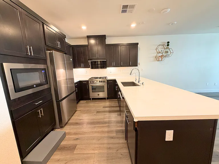 1460 Civic Center Dr #3 — Photo 8